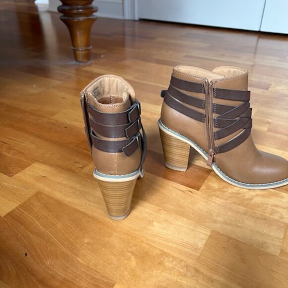 Brown booties Never Worn - Picture 2 of 3